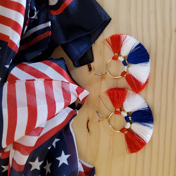 Patriotic Star Scalloped Tassel Earrings - Picture 2 of 4